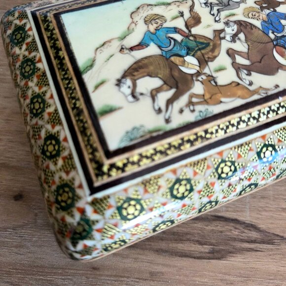 Persian handcrafted hand painted inlaid Khatam Kari Marquetry lacquered box. - Picture 3 of 7